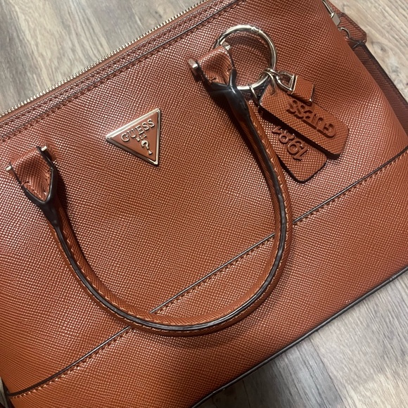 Guess purse brand new - Picture 4 of 4